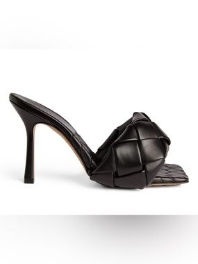 NEW! BOTTEGA VENETA
Quilted Leather Lido Mules US 7